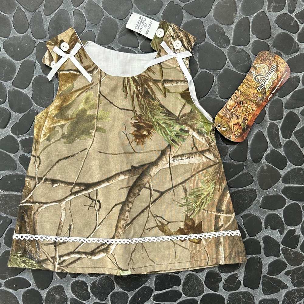 Realtree Camouflage Kids Bib with Bow Accents